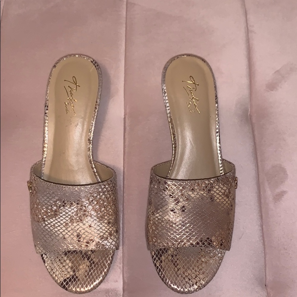 Wedge slippers 👠